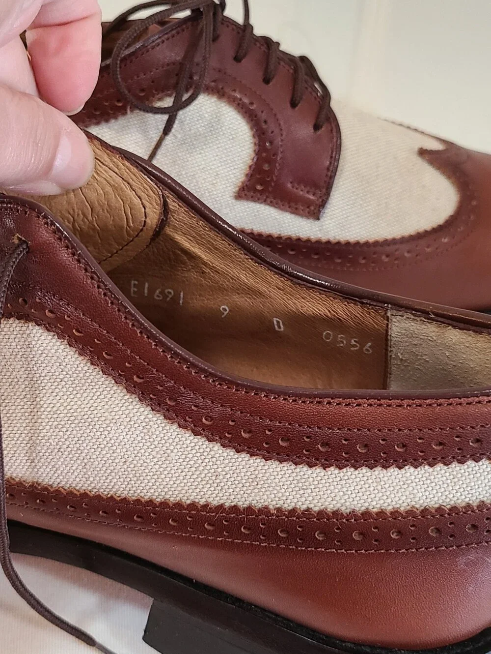 Leather Classics Men's Two-Tone Brown and Cream Wingtip Oxfords Vintage - Picture 14 of 16